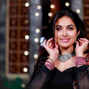 Actess Divi Vadthya Hot Photos