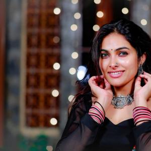 Actess Divi Vadthya Hot Photos