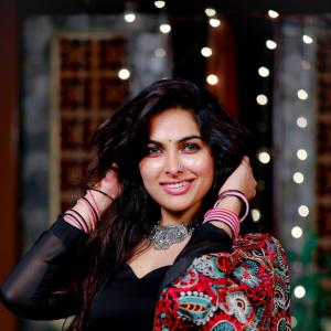 Actess Divi Vadthya Hot Photos