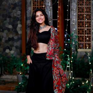 Actess Divi Vadthya Hot Photos