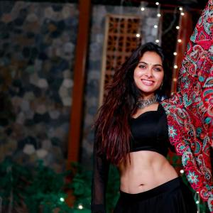 Actess Divi Vadthya Hot Photos