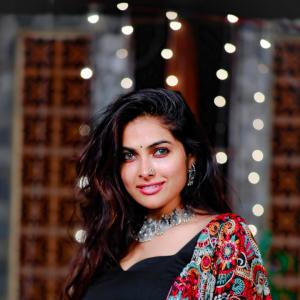 Actess Divi Vadthya Hot Photos