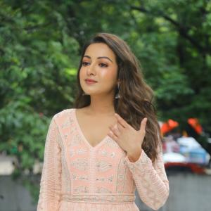 Actress Catherine Tresa Latest Photos