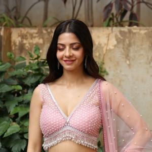 Actress Vedhika Latest Photos