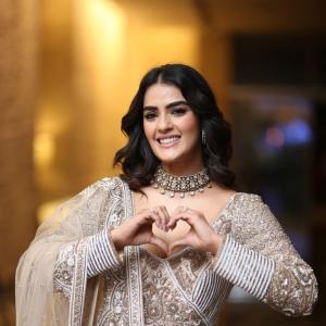 Actress Kavya Thapar Latest Photos