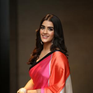 Actres Kavya Thapar Latest Photos