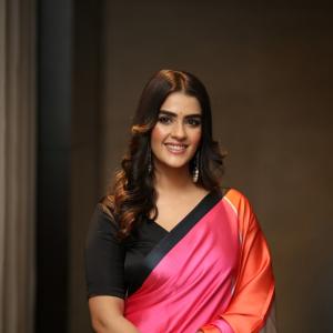 Actres Kavya Thapar Latest Photos