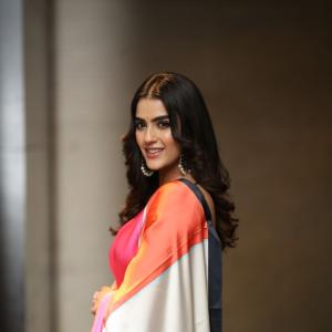 Actres Kavya Thapar Latest Photos