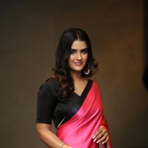 Actres Kavya Thapar Latest Photos