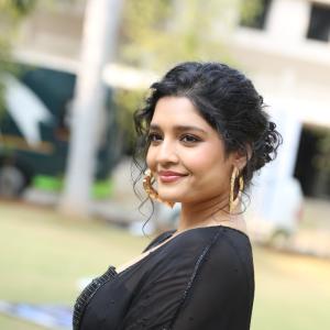 Actress Ritika Singh Latest Photos