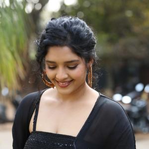 Actress Ritika Singh Latest Photos