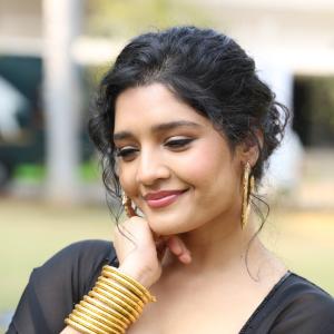 Actress Ritika Singh Latest Photos