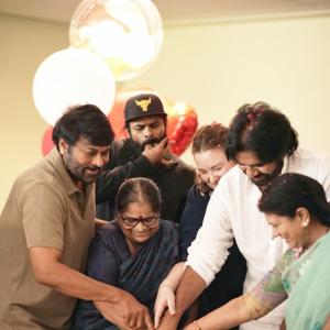 A Grand Feliciation To Pawan kalyan at Megastar Chiranjeevi House