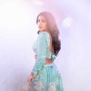 Actress Eesha Rebba Latest Photos