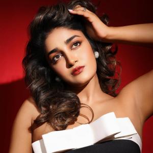 Dimple Hayathi shines in glamorous & graceful look – latest photos