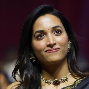 Actress Srinidhi Shetty Wows in Designer Black Saree – Latest Photos