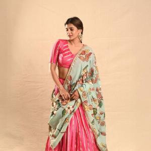 Latest Photos: Actress Hebbah Patel Looks Elegant in Floral Dupatta