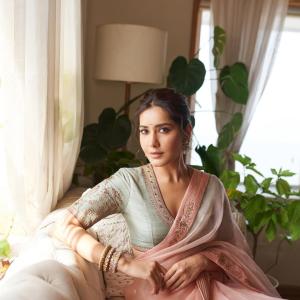 Actress Raashi Khanna Radiates Elegance in Pastel Saree Look
