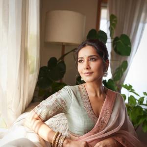 Actress Raashi Khanna Radiates Elegance in Pastel Saree Look