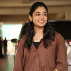 Actress Ivana Spotted in Effortless Casual Look – Latest Photos