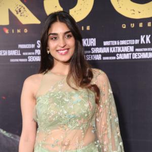 Yukti Thareja Looks Graceful in Pastel Green Floral Saree – Latest Photos