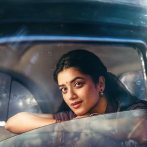 Bhagyashree Borse Stuns in Vintage Look from Kaantha – Birthday Poster Goes Viral