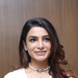 Simplicity Meets Grace: Samantha's Latest Traditional Photos