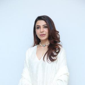 Simplicity Meets Grace: Samantha's Latest Traditional Photos