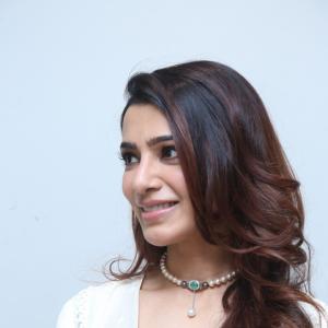 Simplicity Meets Grace: Samantha's Latest Traditional Photos