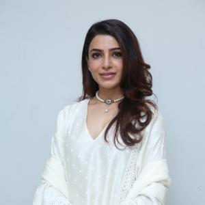 Simplicity Meets Grace: Samantha's Latest Traditional Photos