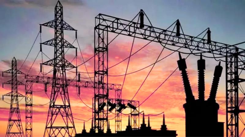 Pakistan Power Crisis Surgeon Questions Lights in VIP Rooms While OTs Face Outages