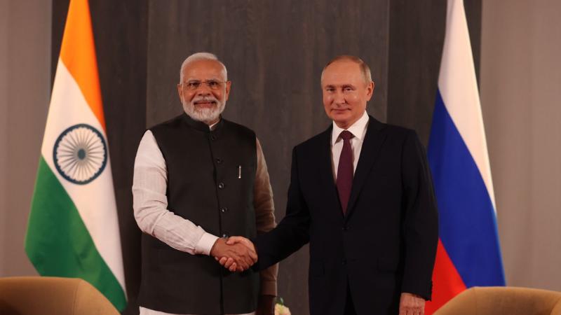 Putin Praises Modi's  Make in India  at Russia Forum