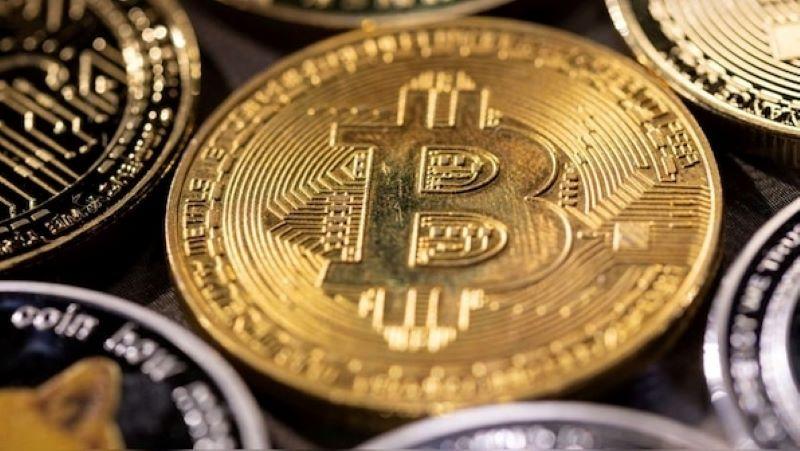 Bitcoin Price Dips to $83,687 Amid ETF Outflows; Crypto Market Volatility Rises