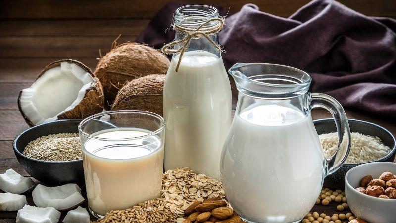 5 Ingredients to Add to Milk for a Stronger Immune System This Winter