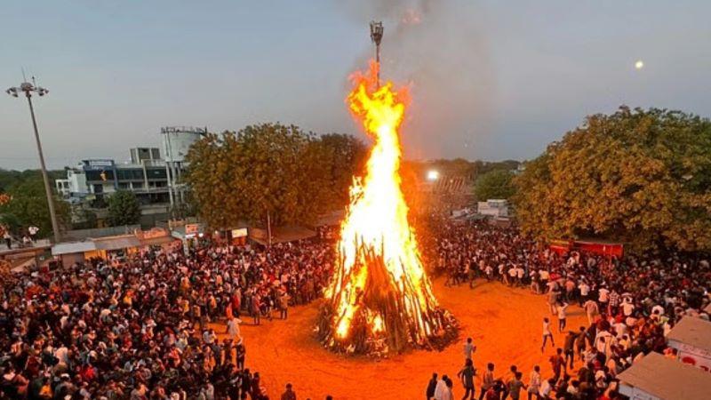 Holika Dahan 2025: Date, Muhurta, Rituals, and Significance of Chhoti Holi