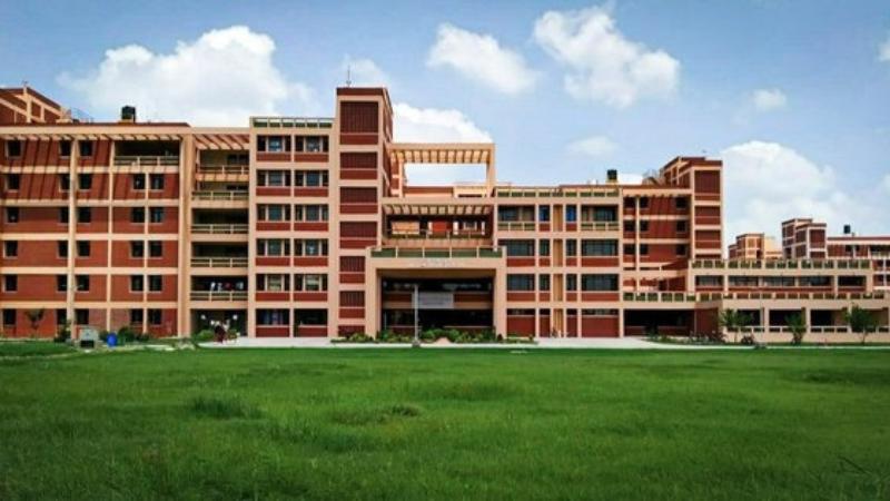 IIT Kanpur Sees Over 1,100 Job Offers in First Phase of 2024-25 Placements
