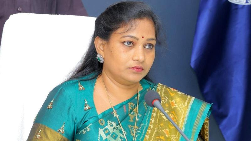 Jagan Tour Turns Tragic: 2 Dead, Andhra Pradesh HM Criticizes Action