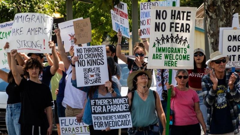 5,000 Protesters Rally in Dublin Against ICE, Trump Policies