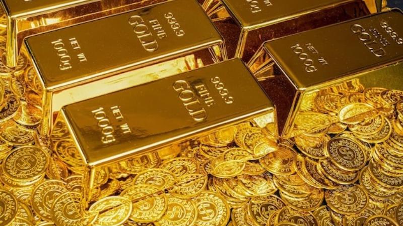 Gold Hits Record Highs in 2024, Outperforms Global Assets