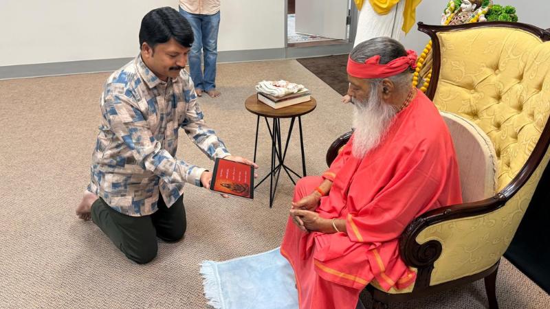 RP Patnaik’s Hanuman Chalisa Unveiled by Sri Ganapathy Sachchidananda Swamiji in U.S.