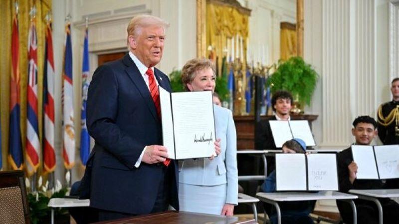 Trump Signs Order to Dismantle Department of Education, Shifting Control to States