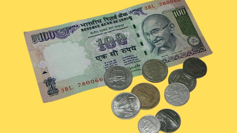 Indian Rupee Weakens Amid RBI Leadership Change and Central Bank Decisions