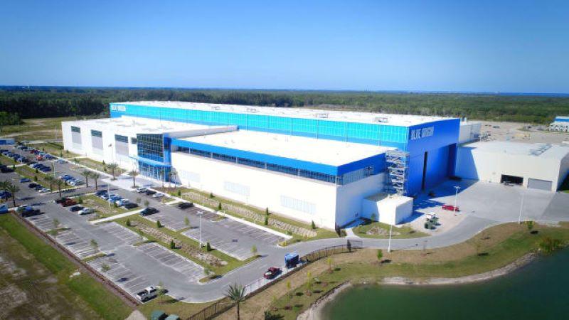 Blue Origin's New Glenn Rocket Set for Inaugural Launch, Challenging SpaceX