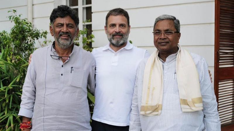 Karnataka Leadership Talks Siddaramaiah, DK Shivakumar Meet Rahul Gandhi in Delhi Amid Power Play