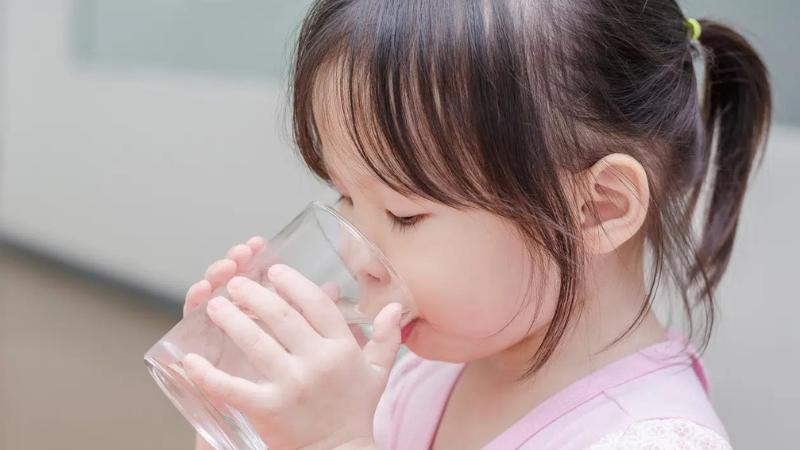 8 Expert Tips to Prevent Heat Stroke and Dehydration in Children During Extreme Summer Heat