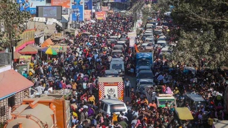 Prayagraj Traffic Crisis 300 km Long Queues as Devotees Flood Maha Kumbh 2025