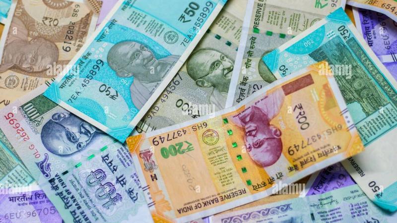Indian Rupee Strengthens as RBI Keeps Rates Unchanged