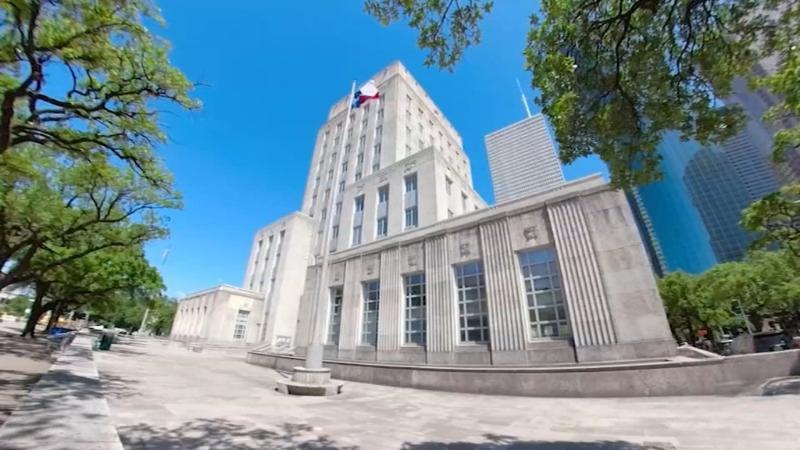 Houston Passes $7B Budget, Raises Pay for Police, Fire