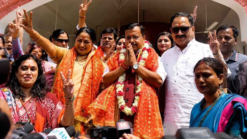 BJP Leaders Visit Kali Bari Mandir After Historic Victory in West Bengal
