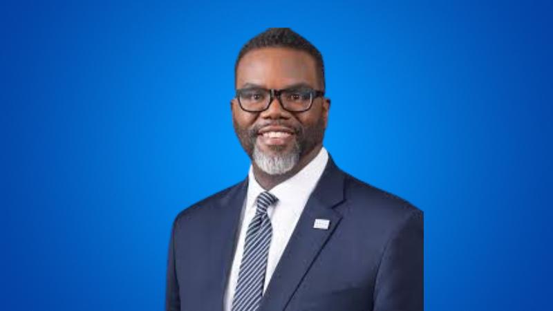 Chicago Mayor Signs Executive Order Amid Increased Immigration Crackdown Plans